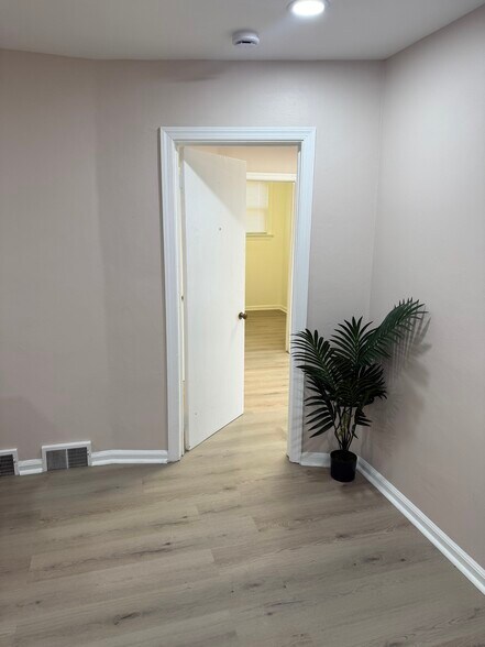 More Photos Of 2216 Macdade Blvd, Holmes Medical For Lease