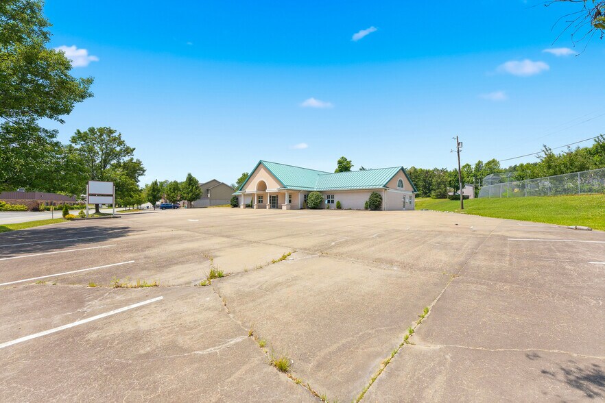 More Photos Of 1703 Locust Ave, Fairmont Medical For Sale