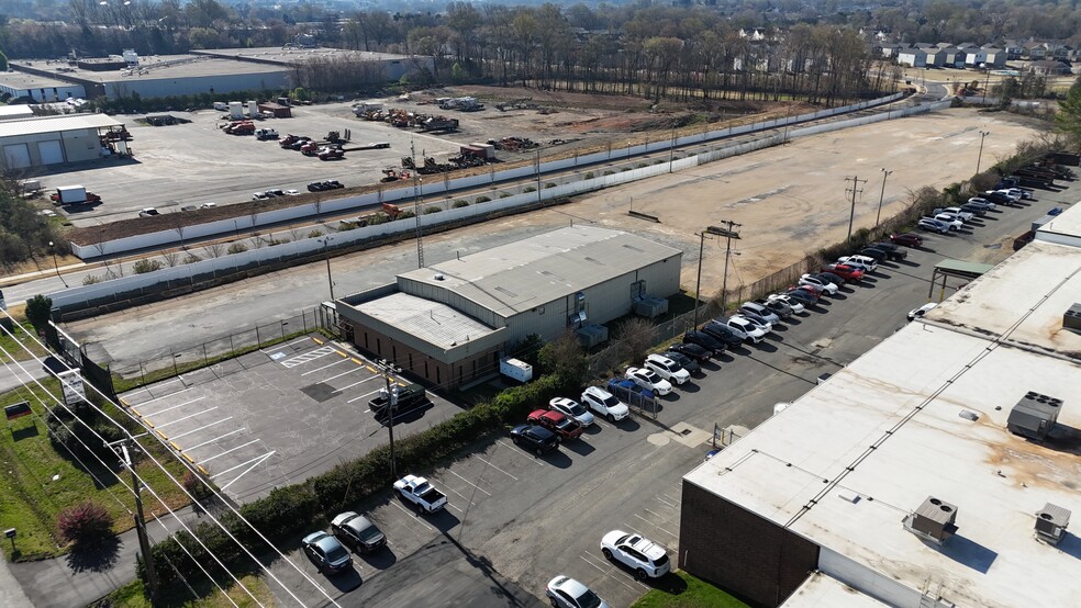 More Photos Of 10256 Industrial Dr, Pineville Warehouse For Lease