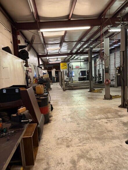 More Photos Of 4005 N Navarro St, Victoria Warehouse For Lease