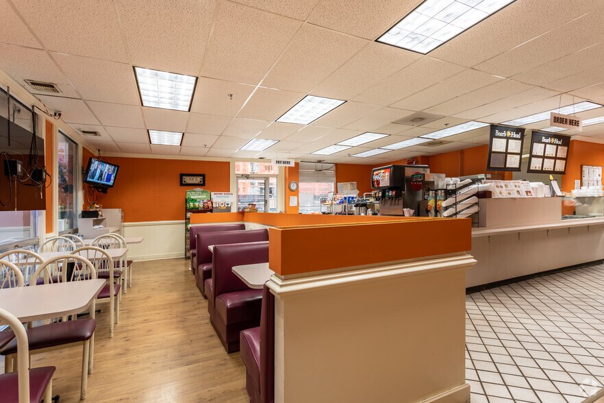 More Photos Of 6065 Roswell Rd NE, Atlanta Office For Sale