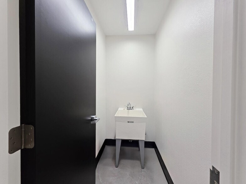 More Photos Of 3410 I-10 W, Orange Office For Sale