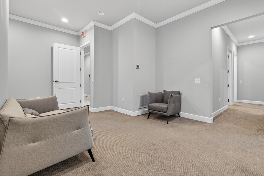 More Photos Of 7806 E 108th St S, Tulsa Office For Lease