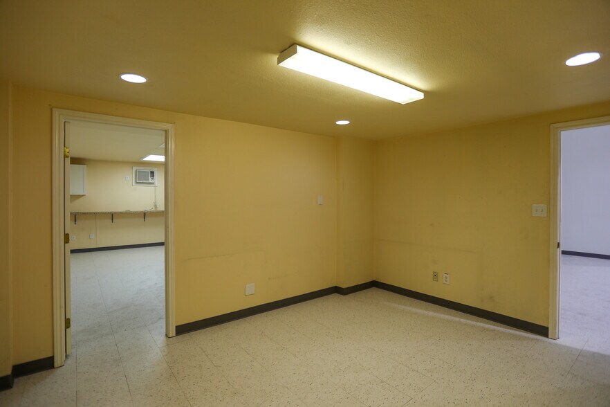 More Photos Of 4727-4751 Center Park Blvd, San Antonio Manufacturing For Lease