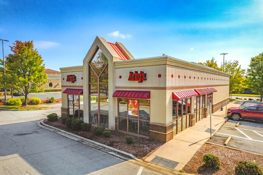 More Photos Of 6109 Bayfield Pky, Concord Fast Food For Lease