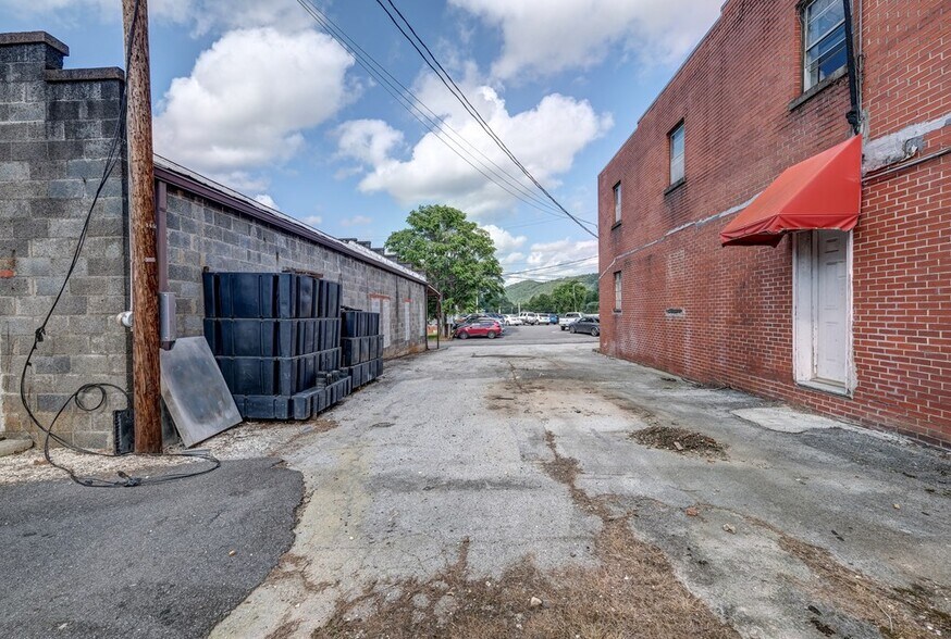 More Photos Of 48 Alley St, Murphy Storefront Retail Office For Sale