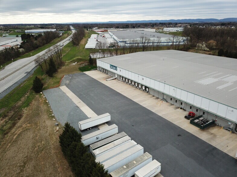 More Photos Of 355 Independence Ave, Mechanicsburg Warehouse For Lease