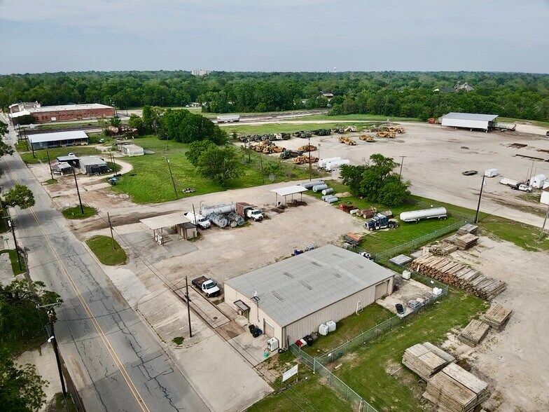 Primary Photo Of 1425 S Church St, Paris Freestanding For Sale