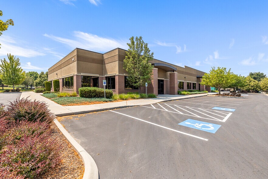 More Photos Of 1937 S Bonito Way, Meridian Office For Lease