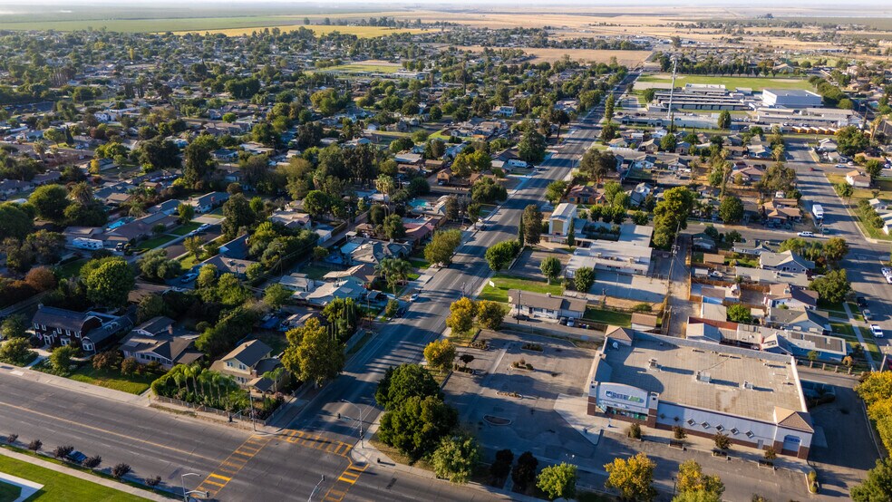 More Photos Of 1500 Whitley Ave, Corcoran Drugstore For Sale