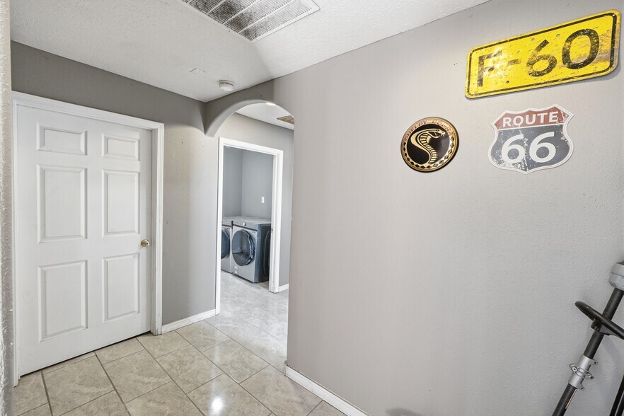 More Photos Of 606 Romero St, Belen Flex For Sale