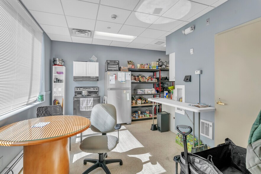 More Photos Of 85 Elm St, West Springfield Storefront Retail Office For Lease