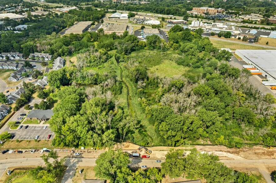 More Photos Of 2056 Woodlane Dr, Woodbury Medical For Sale