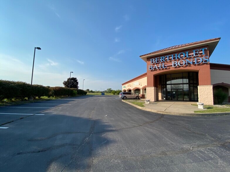 More Photos Of 2801 Bertholet Blvd, Valparaiso Office For Sale