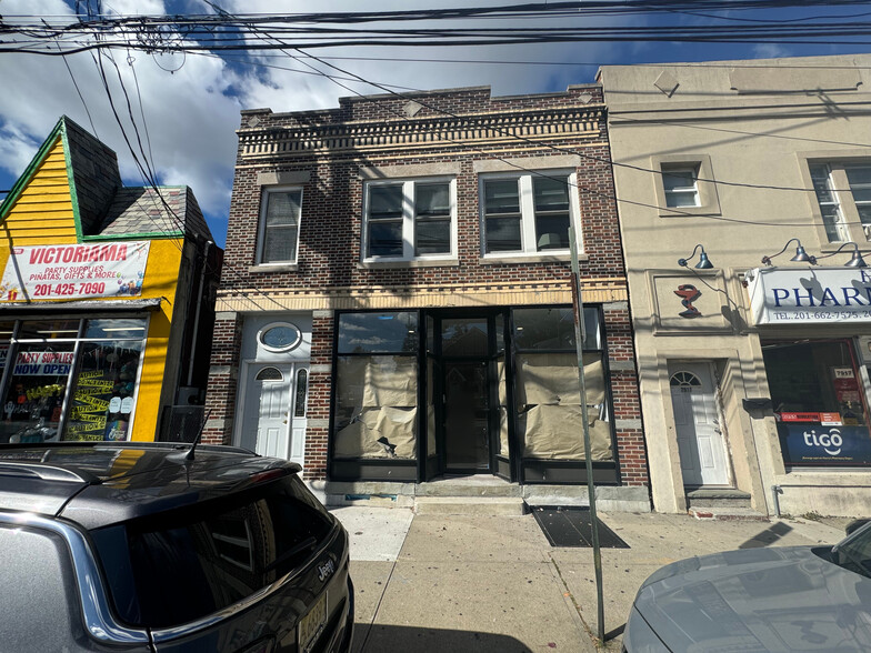 Primary Photo Of 7915 Kennedy Blvd, North Bergen Storefront For Lease