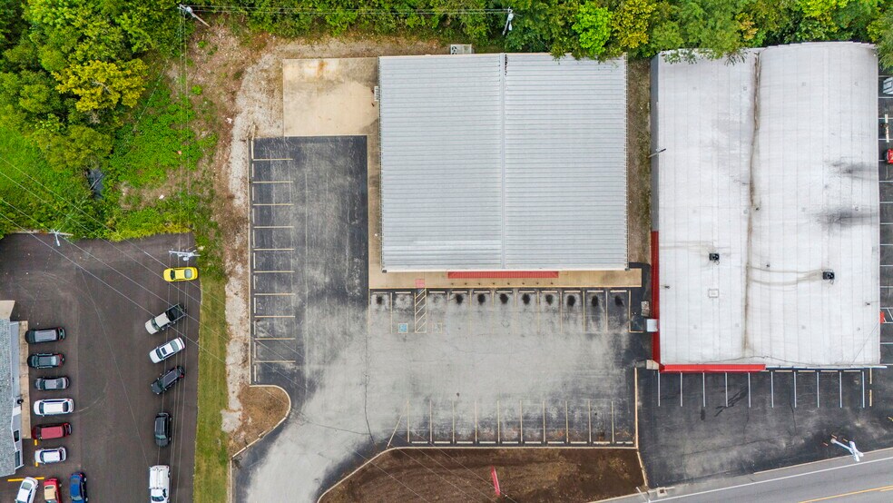 More Photos Of 395 N Gardner St, Scottsburg Freestanding For Lease