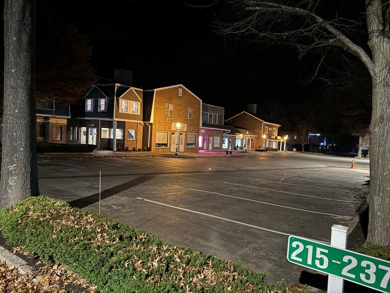 More Photos Of 233 E Main St, Huntington Storefront Retail Office For Lease