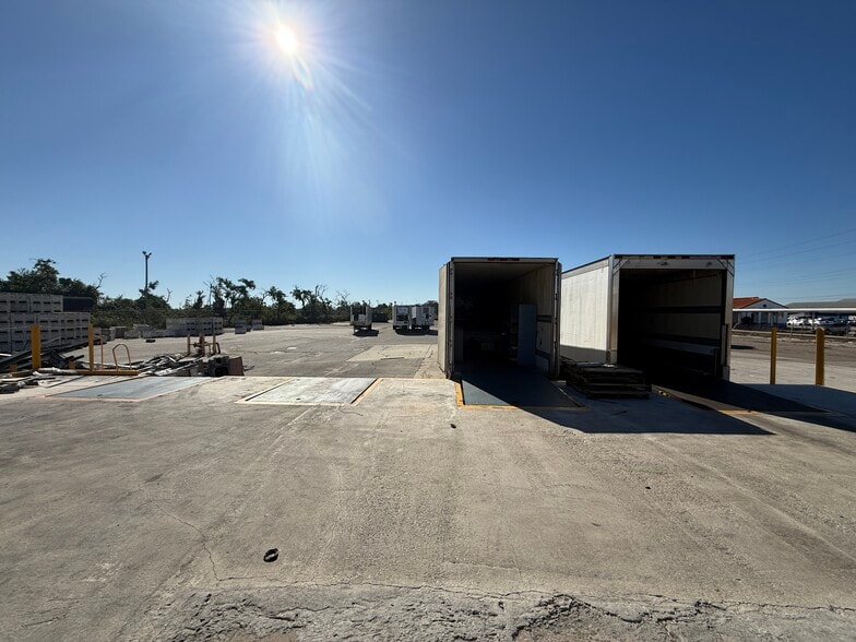 More Photos Of 650 Avenue R SW, Winter Haven Distribution For Sale