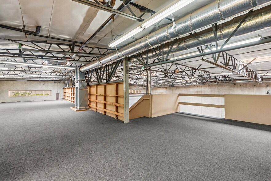 More Photos Of 1011 S Andreasen Dr, Escondido Research And Development For Lease