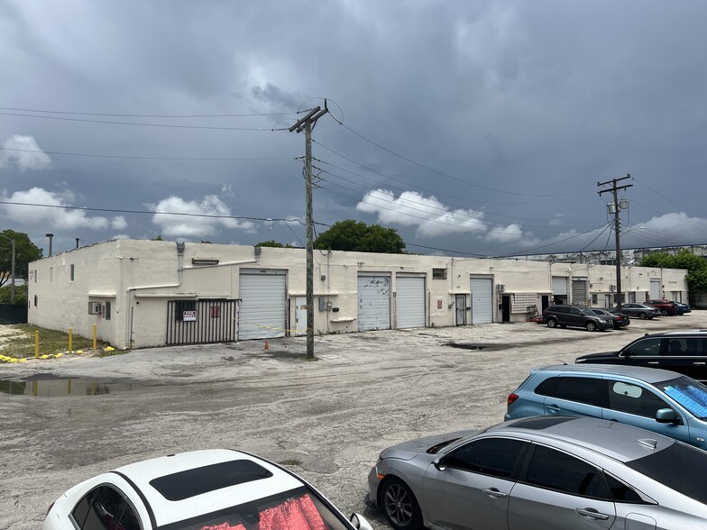 More Photos Of 400-490 SE 11th Ave, Hialeah Warehouse For Lease