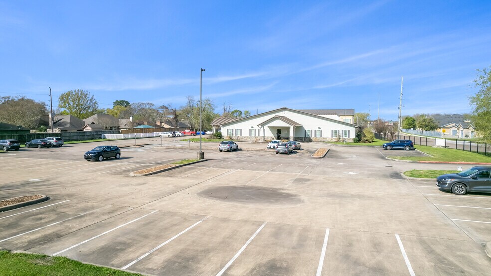 More Photos Of 11820 Huffmeister Rd, Houston Office For Sale