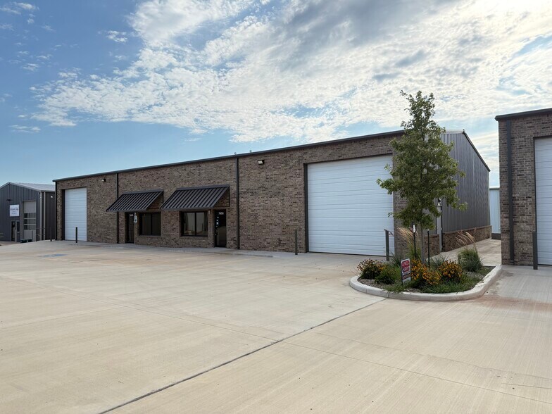 More Photos Of 7605 NW 79th Pl, Oklahoma City Industrial For Lease