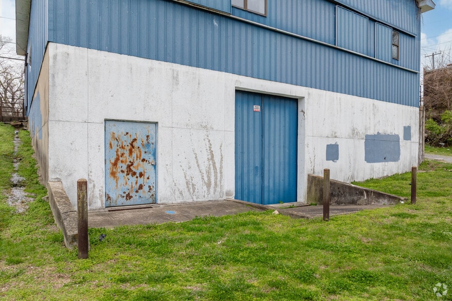 More Photos Of 2208 Dickerson Pike, Nashville Warehouse For Lease