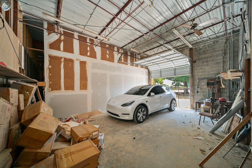 More Photos Of 10200 Almeda Genoa Rd, Houston Unknown For Lease