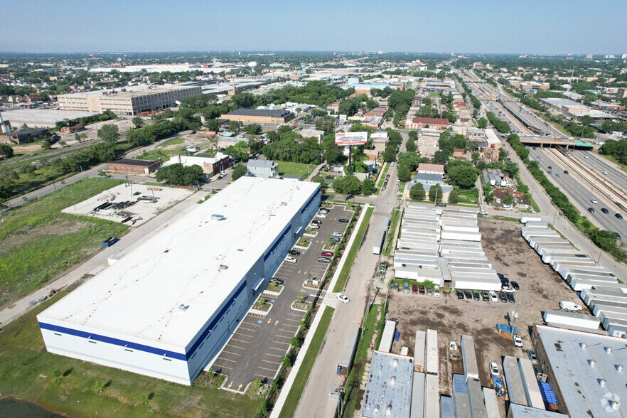 More Photos Of 4653 W Polk St, Chicago Warehouse For Lease