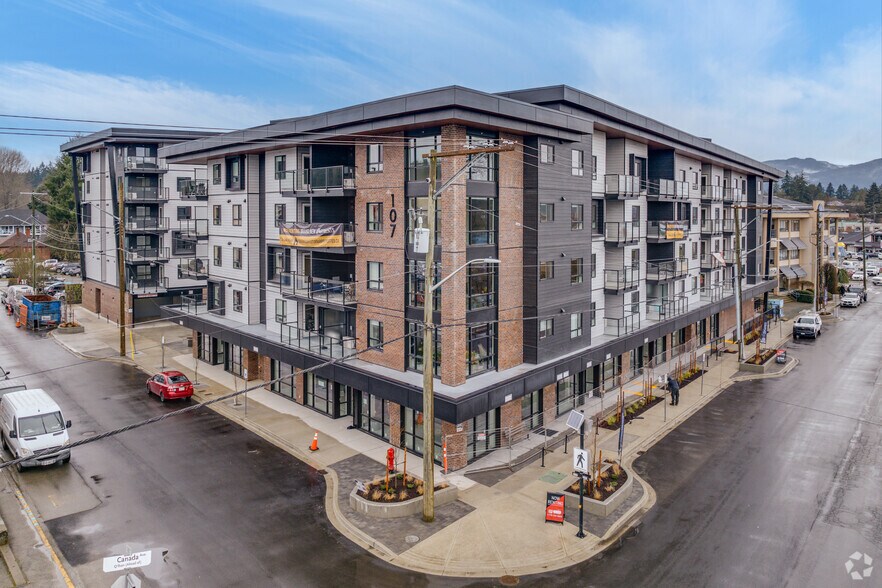 Primary Photo Of 107 Evans St, Duncan Apartments For Lease
