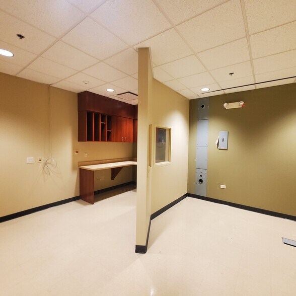 More Photos Of 1710-1784 W Golf Rd, Mount Prospect Restaurant For Lease