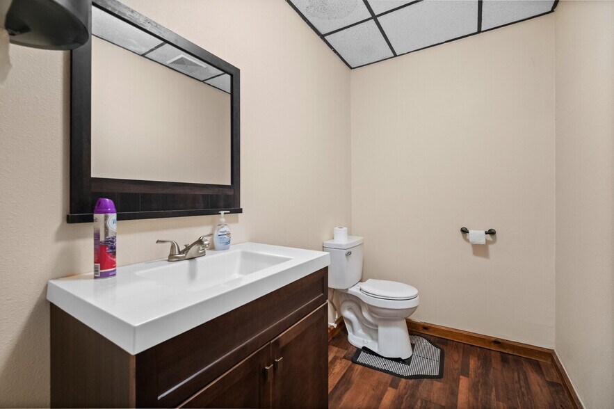 More Photos Of 1400 Locust st, Stilwell Office Residential For Sale