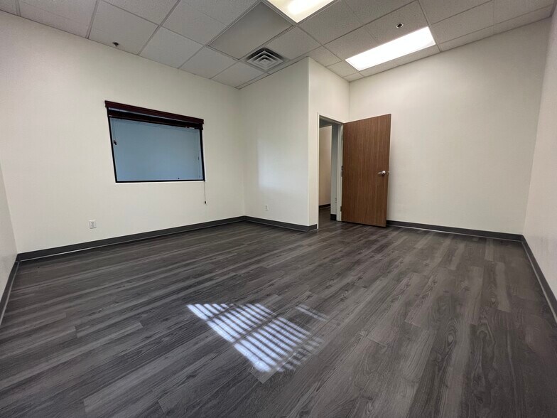 More Photos Of 5075 Cameron St, Las Vegas Distribution For Lease