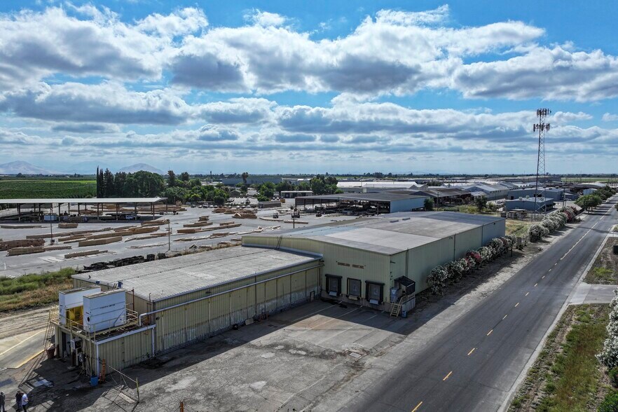 More Photos Of 5054 Portola ave, Del Rey Warehouse For Sale