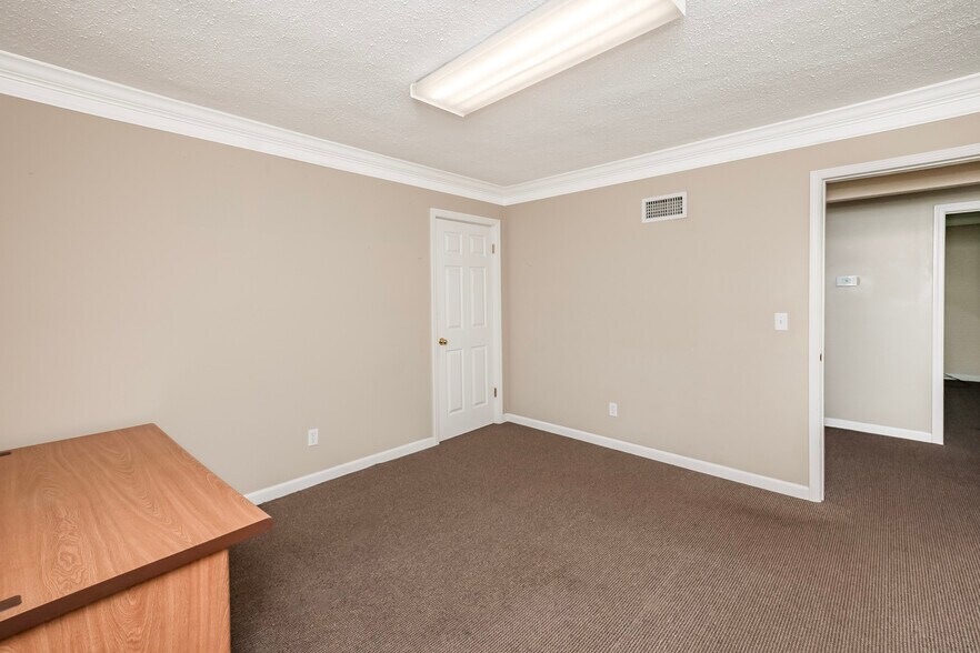 More Photos Of 4163 Crescent Dr, Saint Louis Medical For Sale