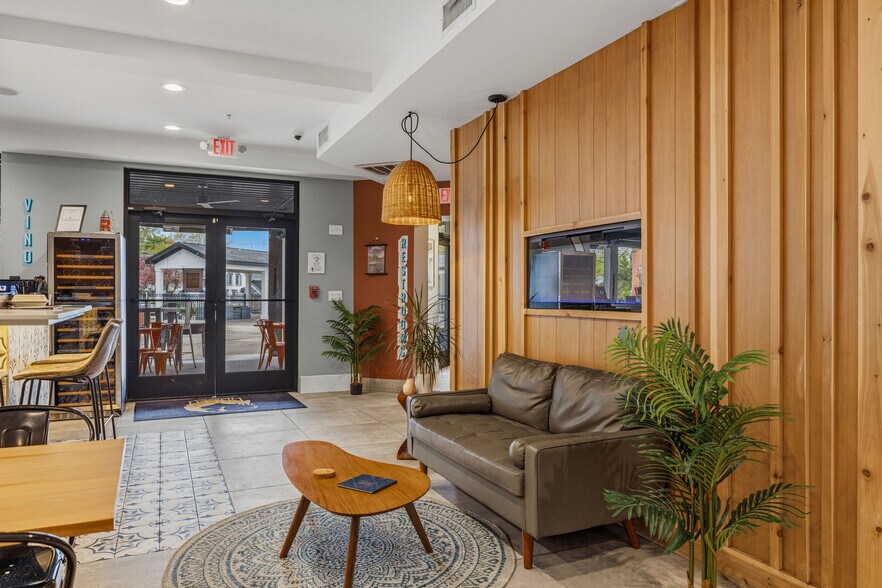 More Photos Of 402 Center St, Lewiston Restaurant For Sale