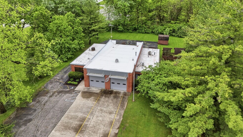 More Photos Of 7731 Traders Ln, Indianapolis Office For Sale