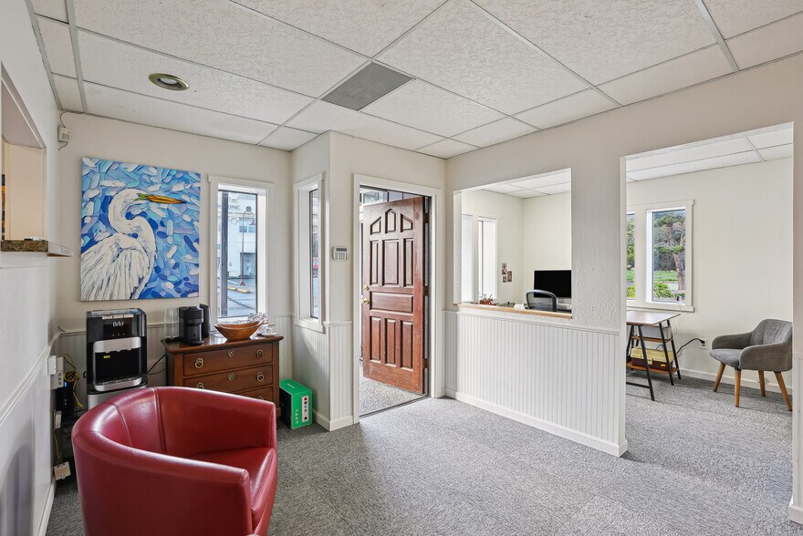 More Photos Of 165 Alabama Ave SE, Bandon Office Residential For Sale