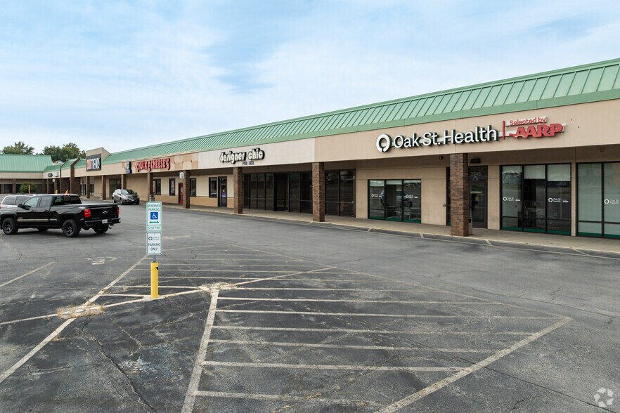 More Photos Of 2301-2585 S MacArthur Blvd, Springfield General Retail For Sale