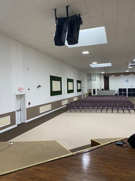 More Photos Of 61 Whittaker St, Riverside Specialty For Sale