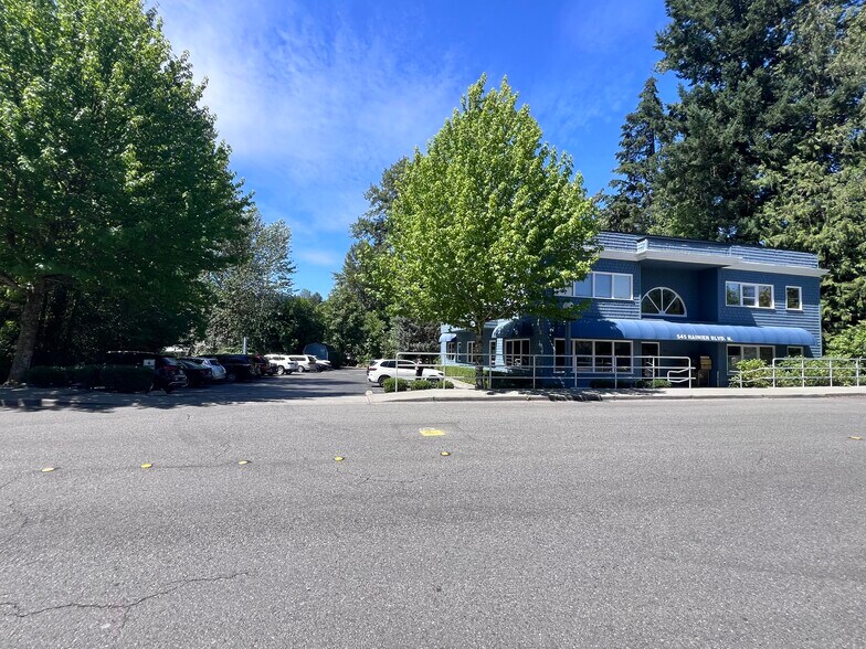 More Photos Of 545 Rainier Blvd N, Issaquah Office For Sale