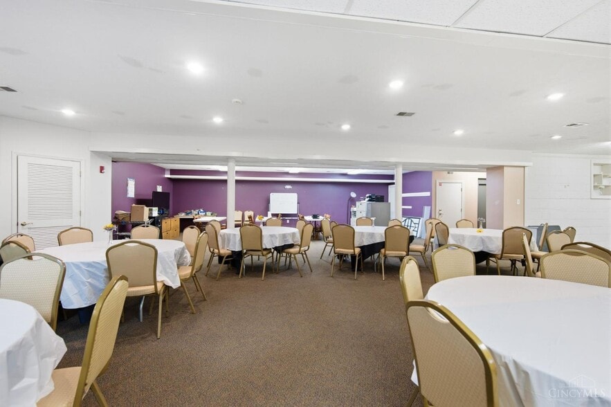 More Photos Of 810 N Broadway St, Lebanon Religious Facility For Sale