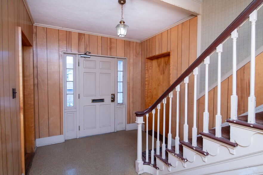 More Photos Of 13 S 6th St, New Bedford Office For Sale