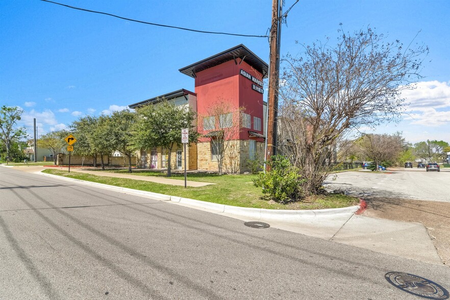 More Photos Of 1713 Park Pl, College Station General Retail For Lease