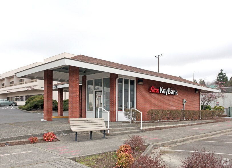 Primary Photo Of 22040 7th Ave S, Seattle Bank For Lease