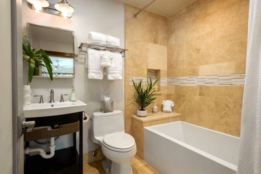More Photos Of 93 Hana Hwy, Paia Hotel For Sale