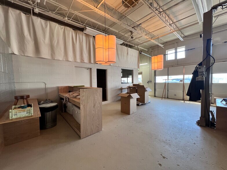 More Photos Of 3901 Falls Rd, Baltimore Auto Repair For Lease