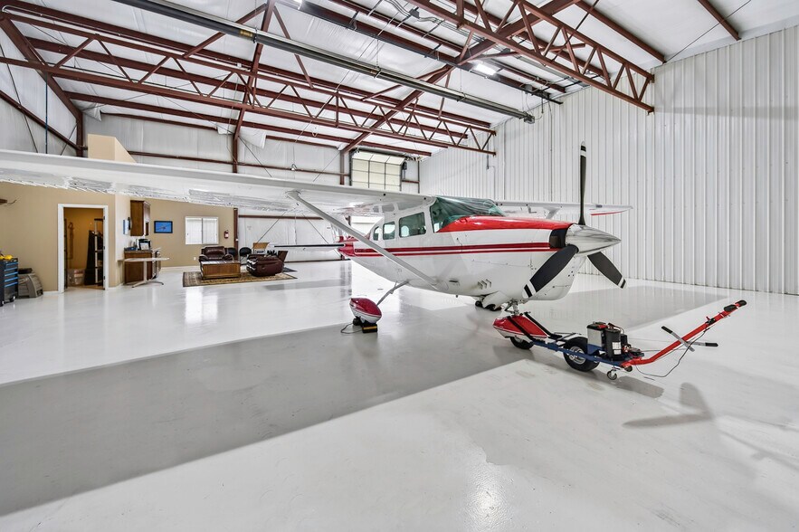More Photos Of 7161 S Peoria St, Englewood Airplane Hangar For Sale