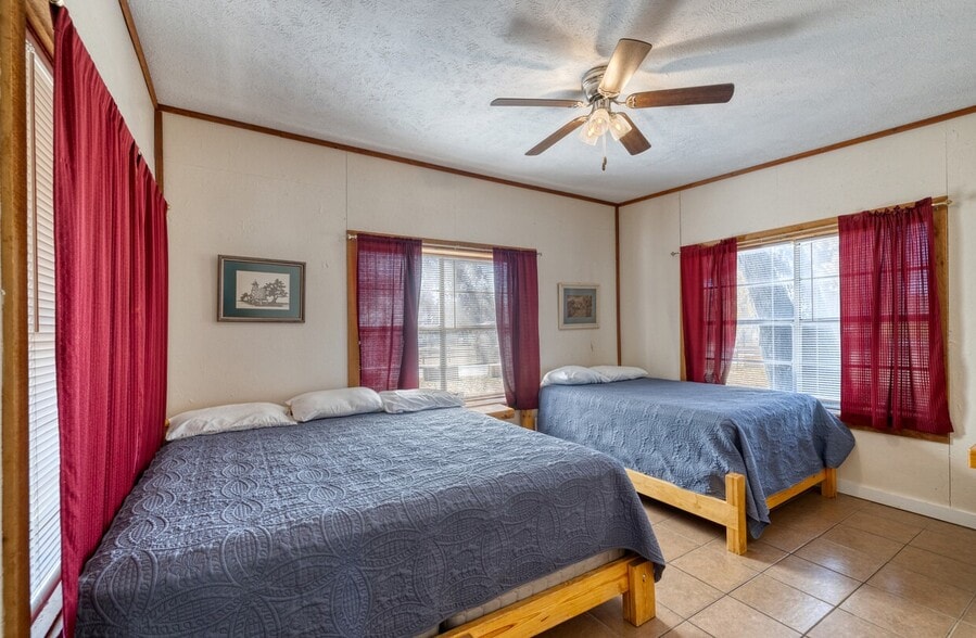 More Photos Of 49 Encino Dr, Concan Convenience Store For Sale