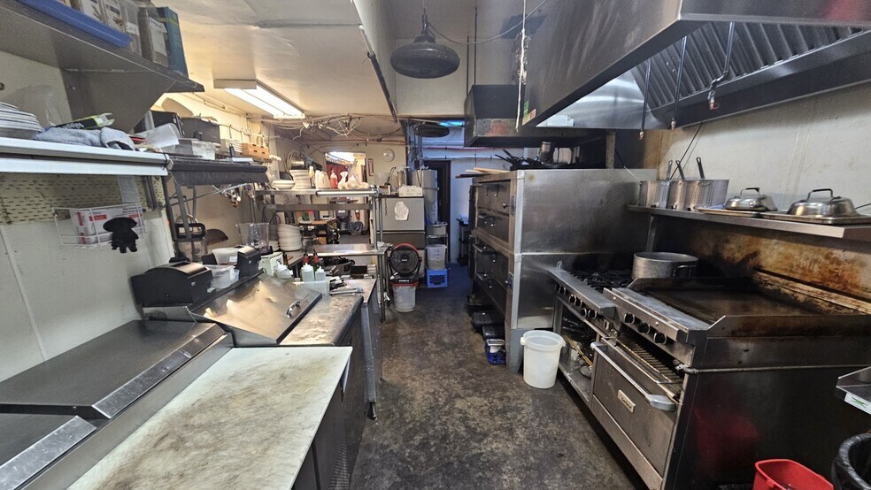 More Photos Of 214 Pacific Ave, Kelso General Retail For Sale